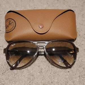 Ray-Ban Vagabond Sunglasses With Case